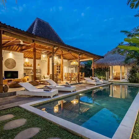 Central Oberoi, Seminyak, Newly Refurbished Villa Zayya